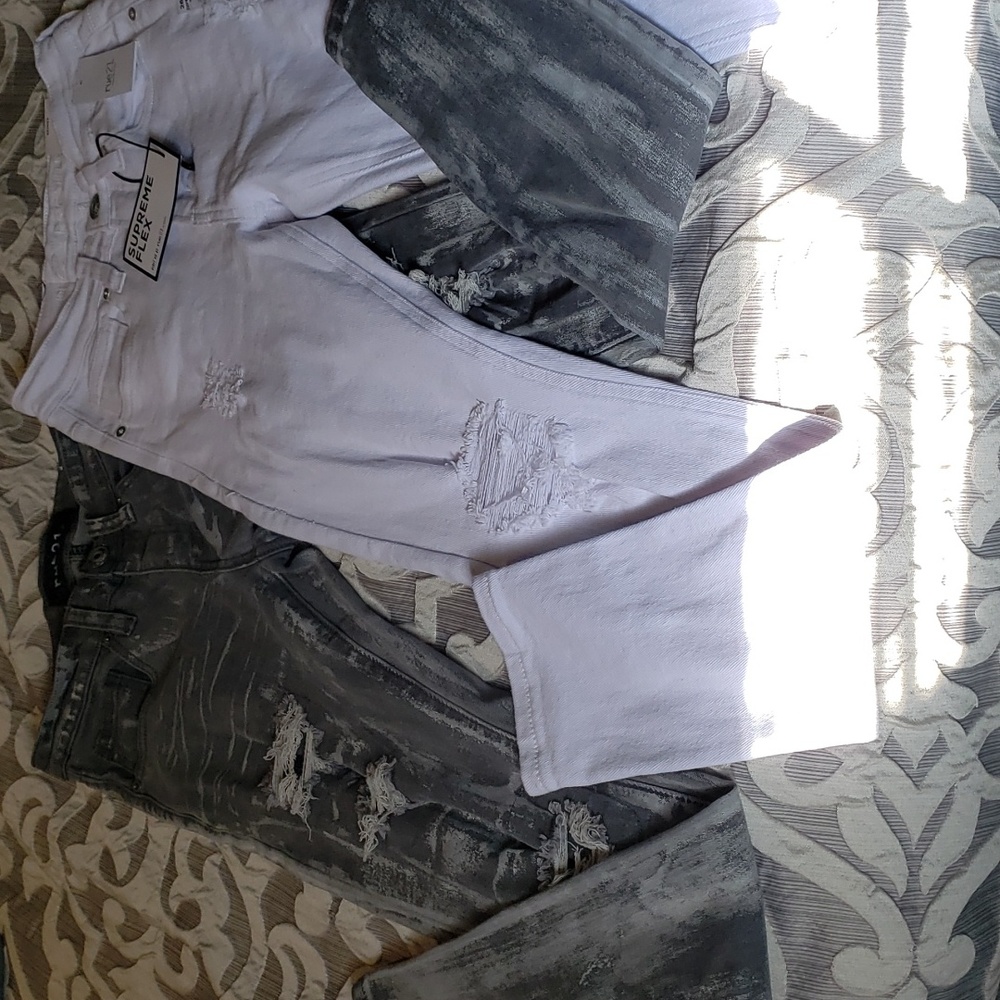 Bundle new with/without tags fashion junior ripped jeans